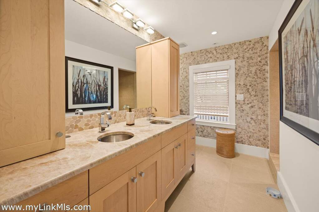 4 Bedroom Single Family Home/House's Image 22