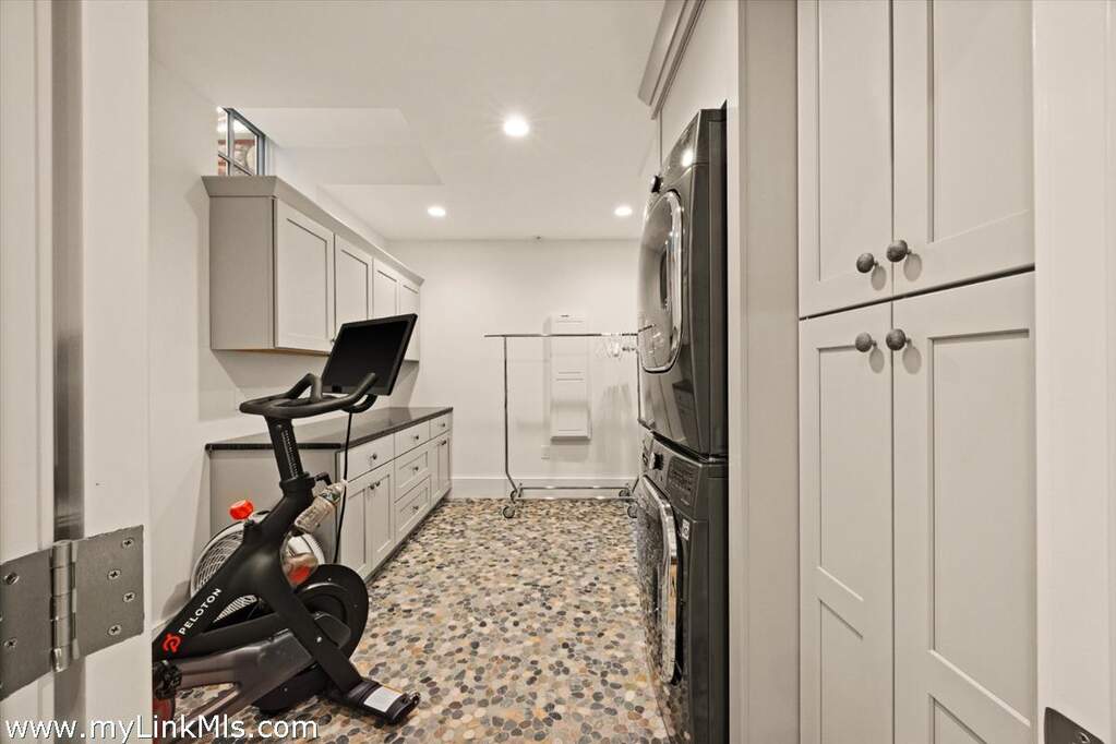4 Bedroom Single Family Home/House's Image 25