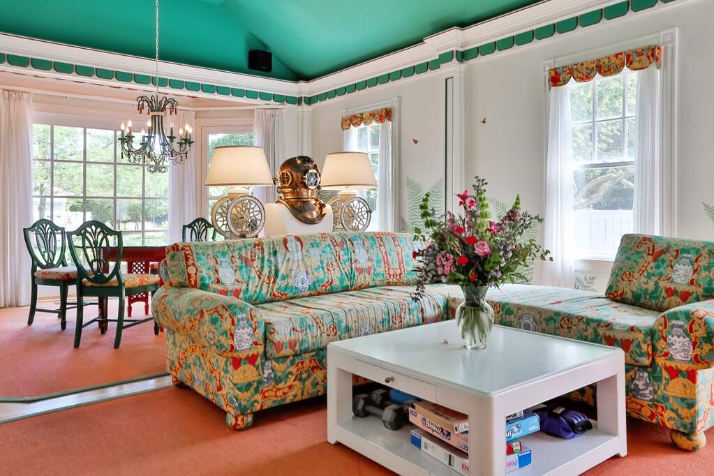 7 Bedroom Single Family Home/House's Image 10
