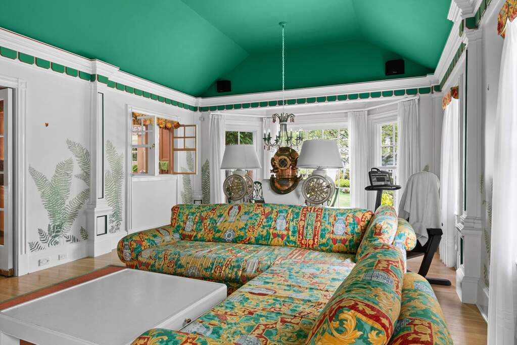 7 Bedroom Single Family Home/House's Image 14