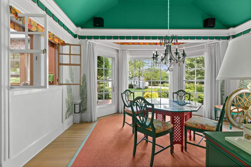 7 Bedroom Single Family Home/House's Image 15