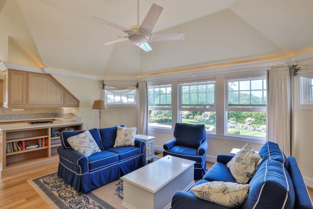 7 Bedroom Single Family Home/House's Image 28