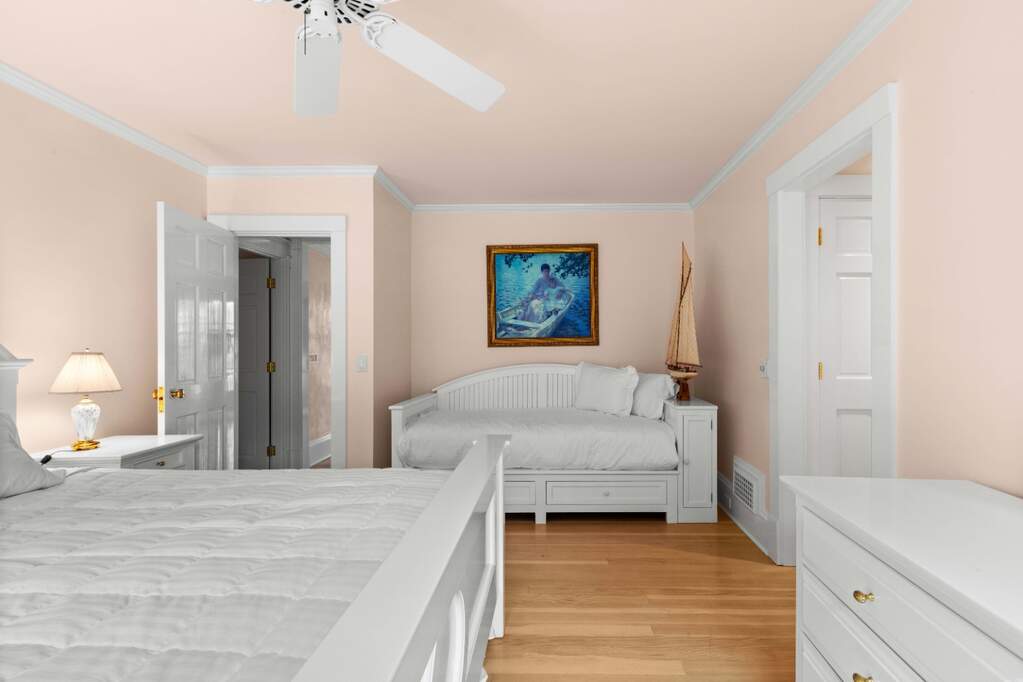 7 Bedroom Single Family Home/House's Image 31