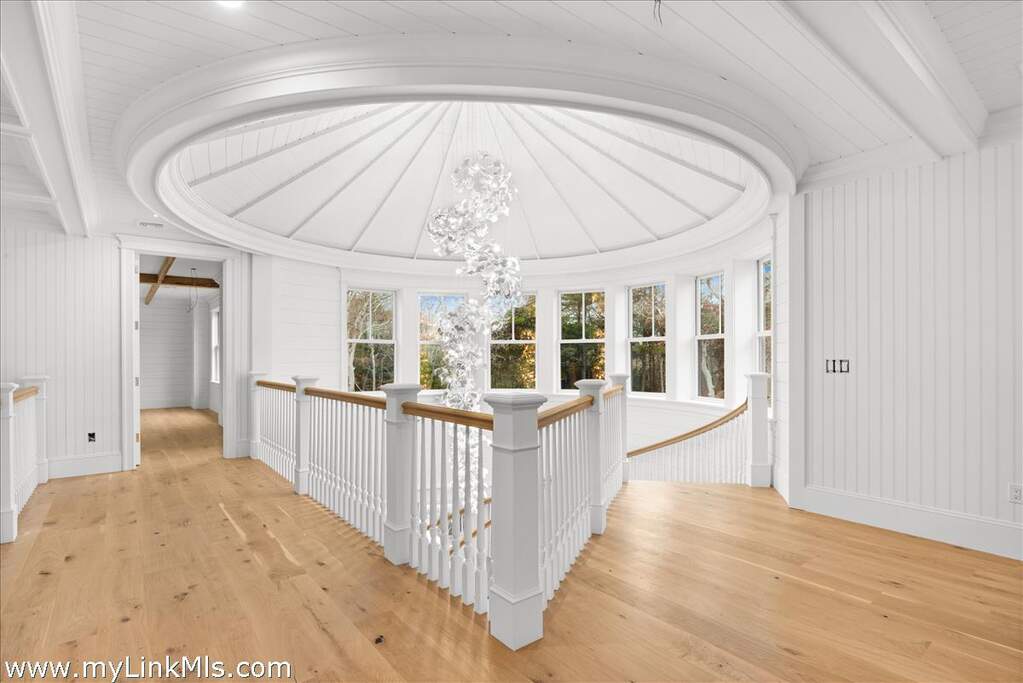 7 Bedroom Single Family Home/House's Image 26