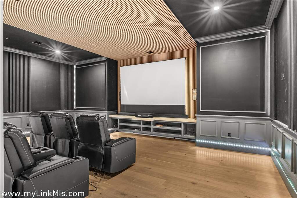 7 Bedroom Single Family Home/House's Image 29