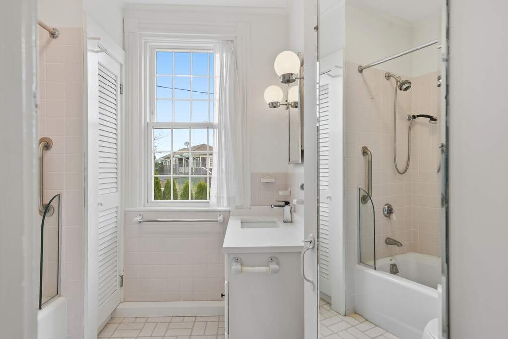 4 Bedroom Single Family Home/House's Image 20