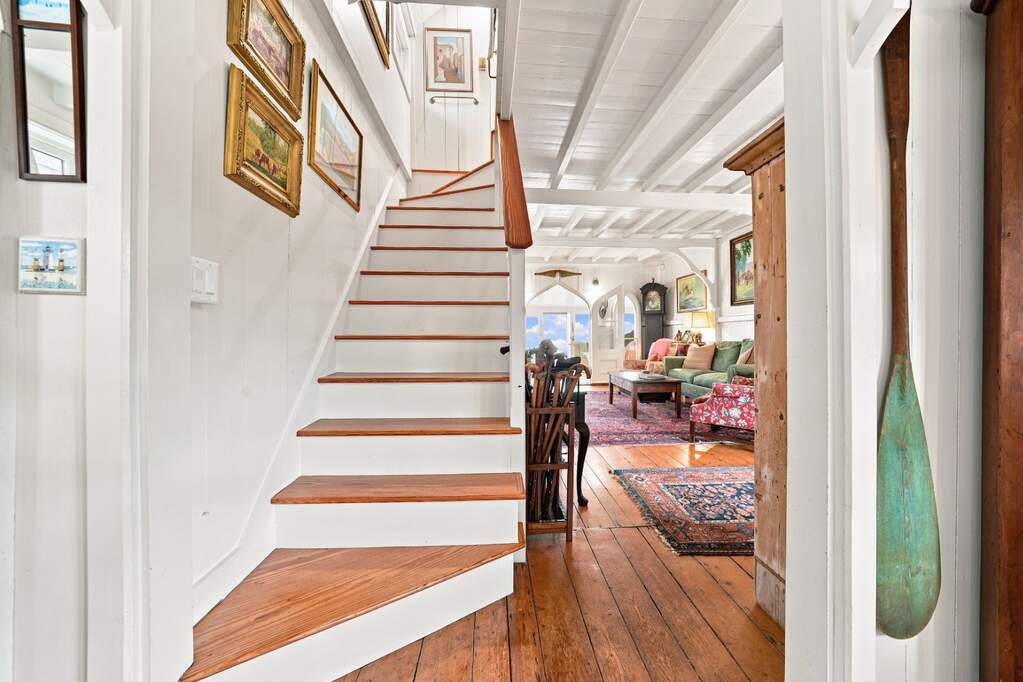 6 Bedroom Single Family Home/House's Image 14