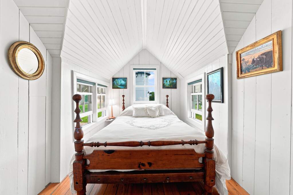 6 Bedroom Single Family Home/House's Image 23