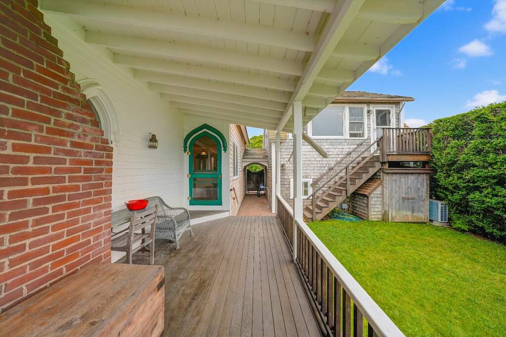 6 Bedroom Single Family Home/House's Image 33