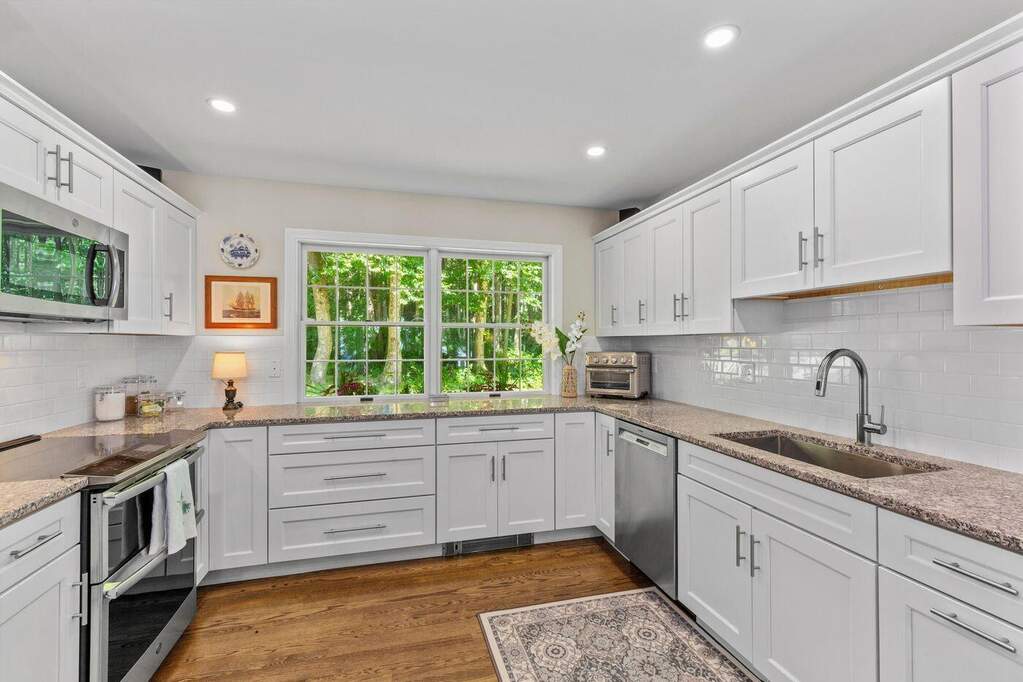 4 Bedroom Single Family Home/House's Image 8