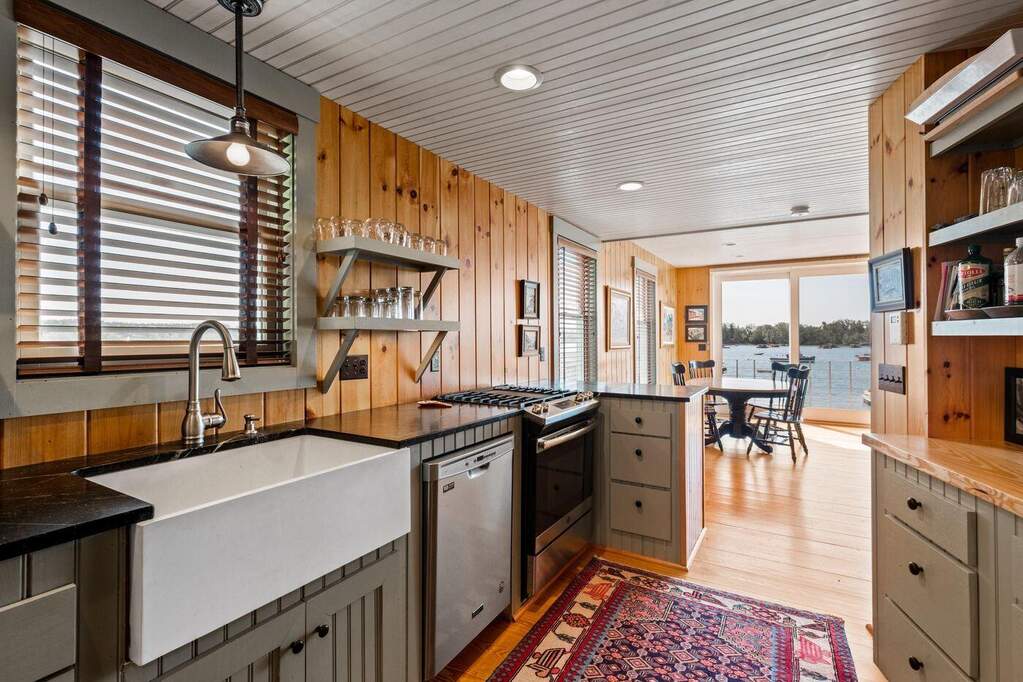 4 Bedroom Single Family Home/House's Image 7