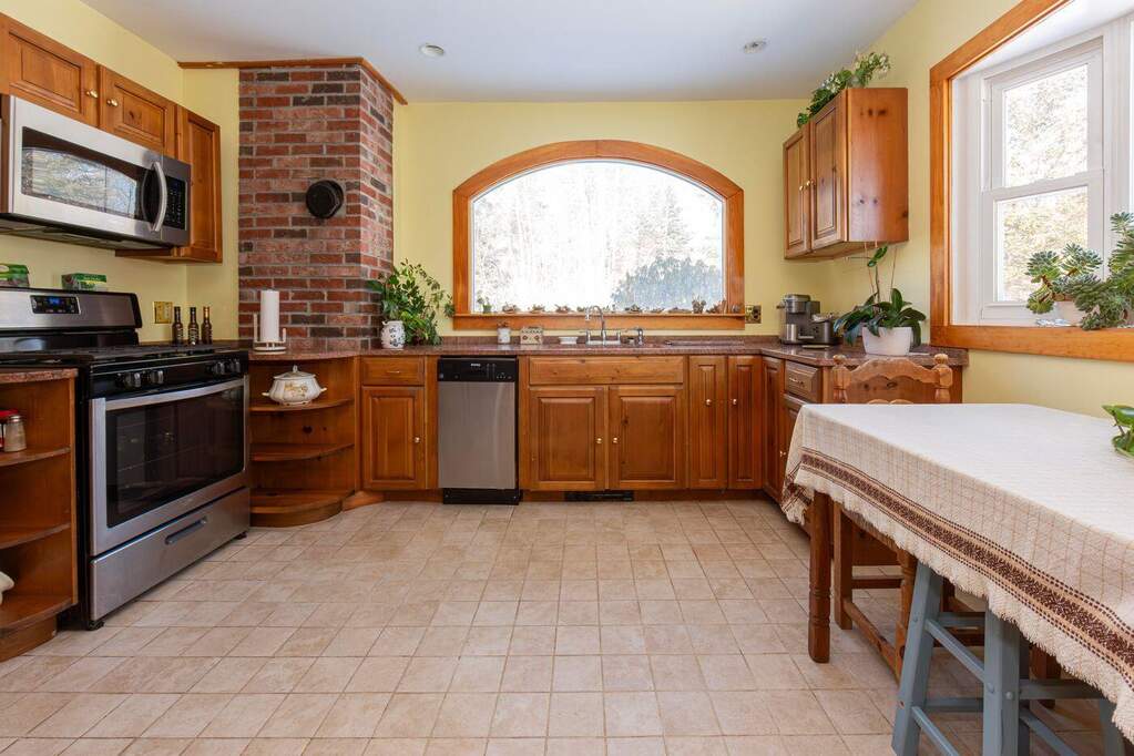 4 Bedroom Single Family Home/House's Image 11