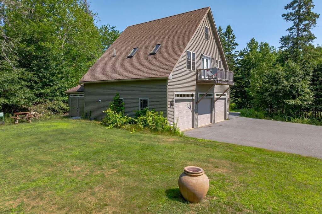 4 Bedroom Single Family Home/House's Image 3
