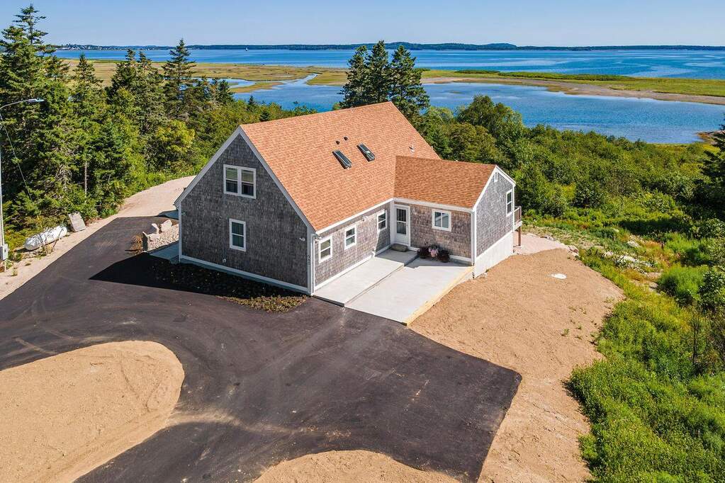 3 Bedroom Single Family Home/House's Image 3