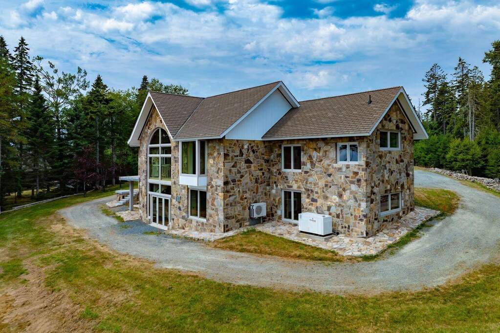 2 Bedroom Single Family Home/House's Image 3
