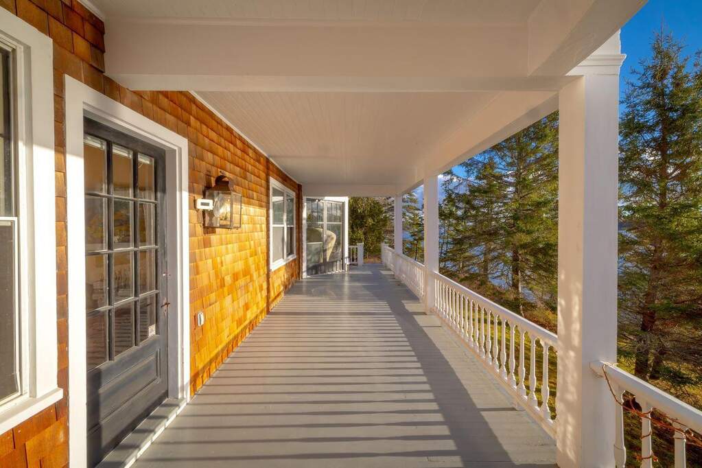 7 Bedroom Single Family Home/House's Image 14