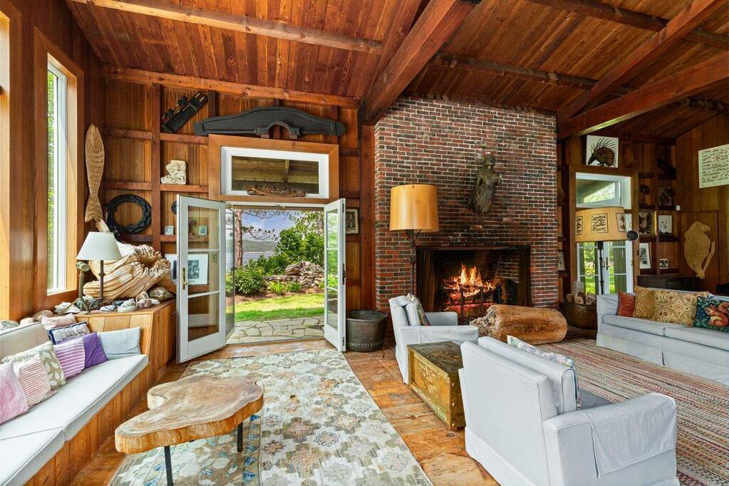 6 Bedroom Single Family Home/House's Image 8