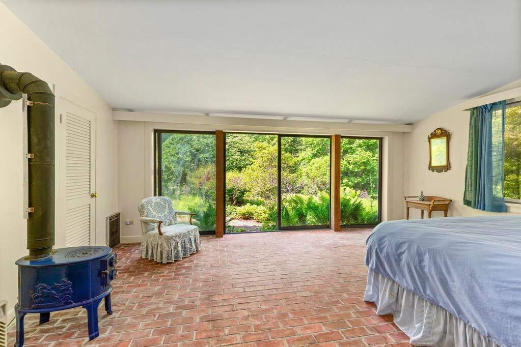 6 Bedroom Single Family Home/House's Image 22