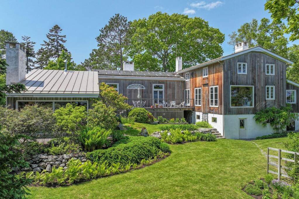 6 Bedroom Single Family Home/House's Image 29