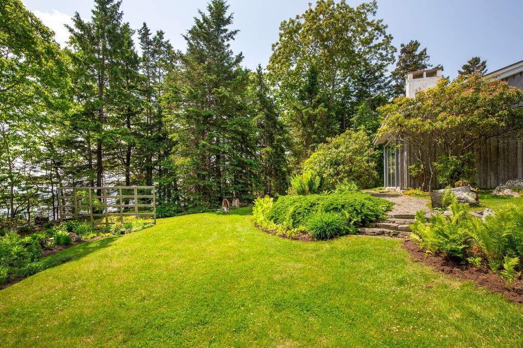 6 Bedroom Single Family Home/House's Image 31