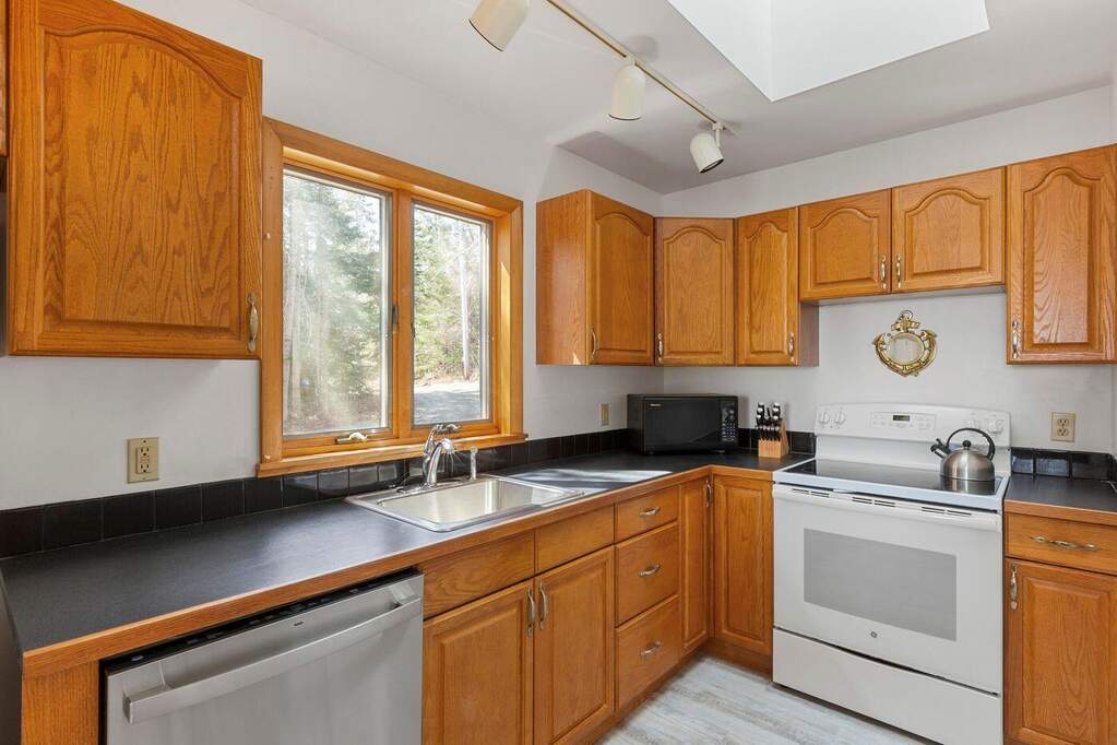 3 Bedroom Single Family Home/House's Image 8