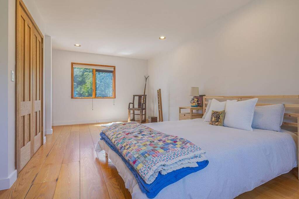 5 Bedroom Single Family Home/House's Image 25
