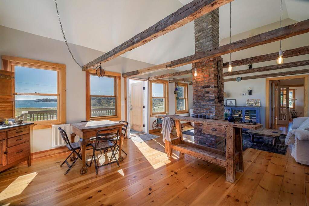 2 Bedroom Single Family Home/House's Image 8