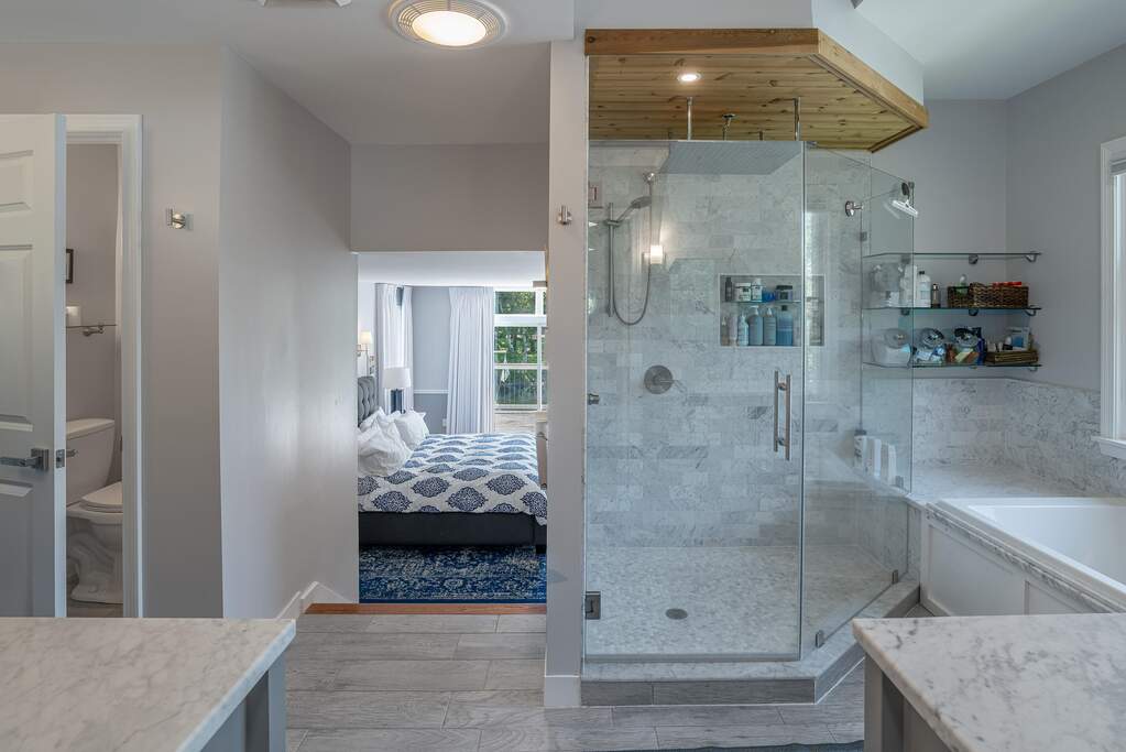 8 Bedroom Single Family Home/House's Image 21
