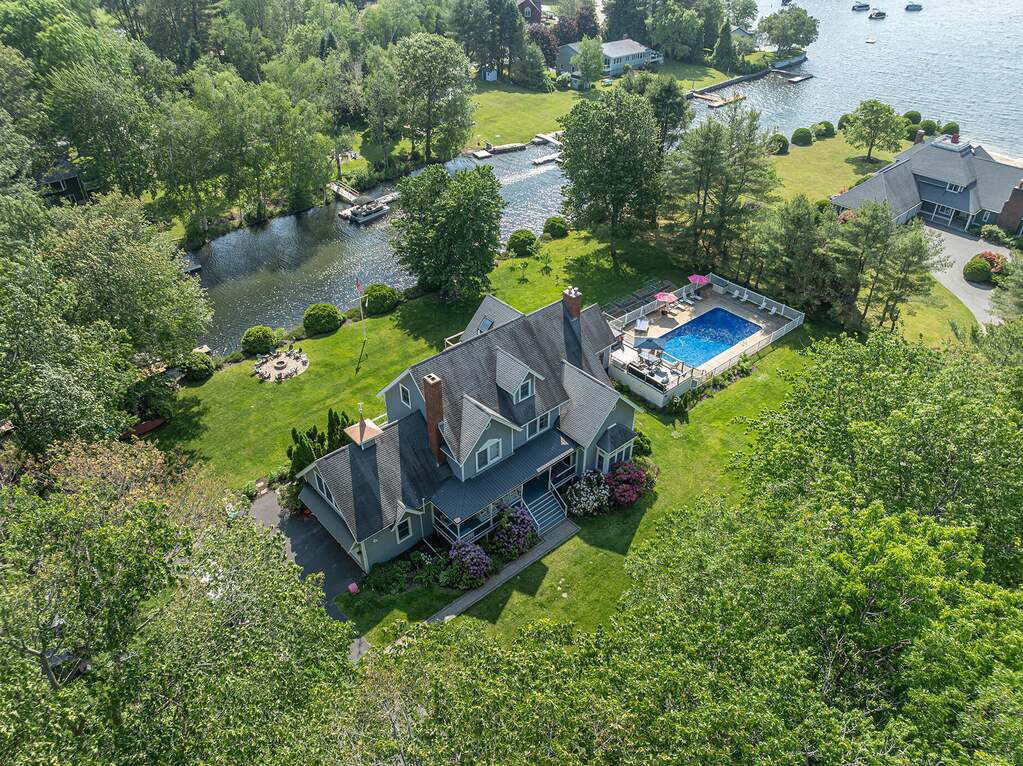 8 Bedroom Single Family Home/House's Image 36