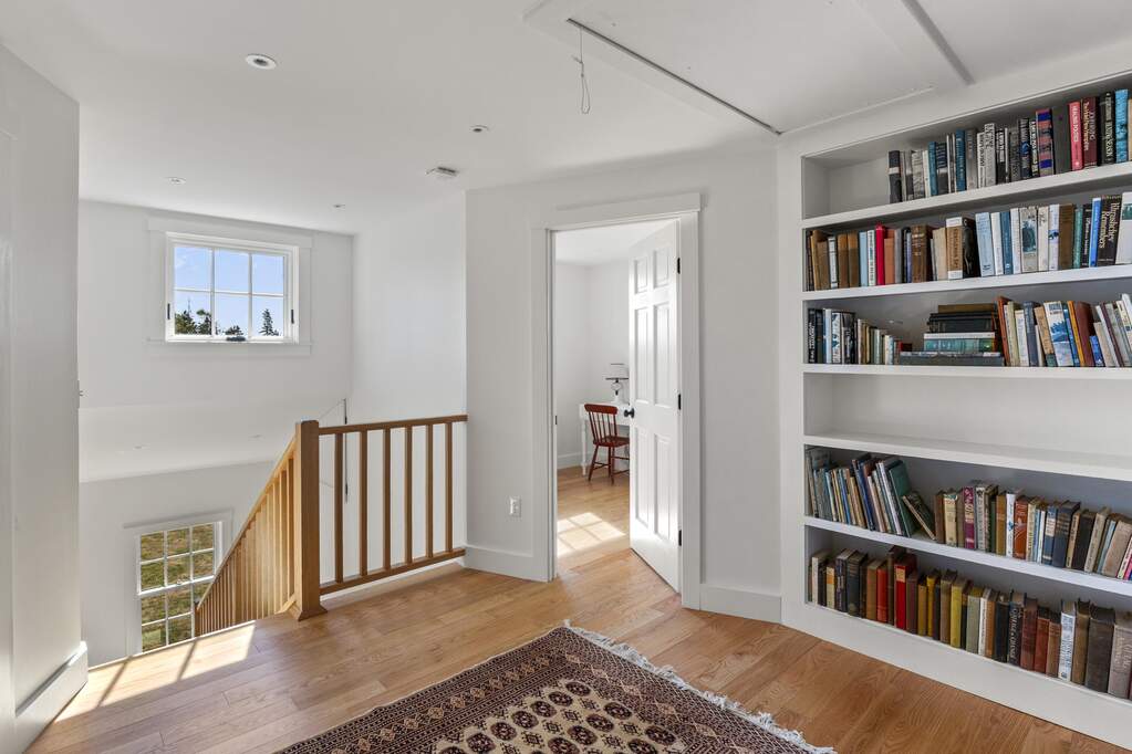 7 Bedroom Single Family Home/House's Image 9