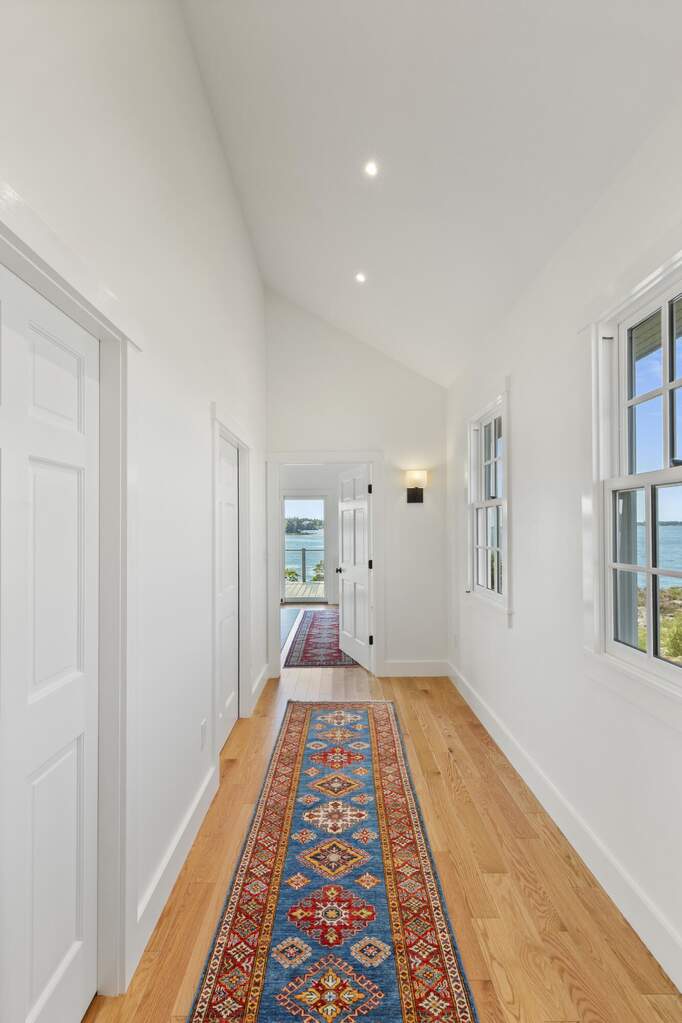 7 Bedroom Single Family Home/House's Image 16