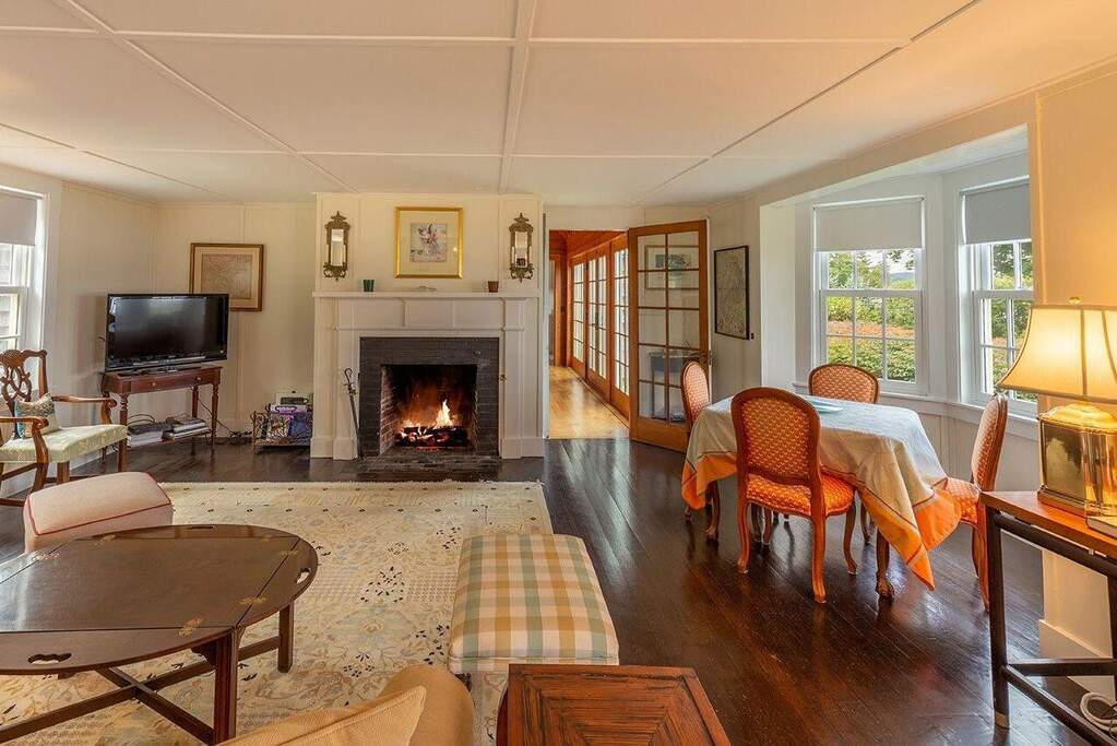 5 Bedroom Single Family Home/House's Image 3