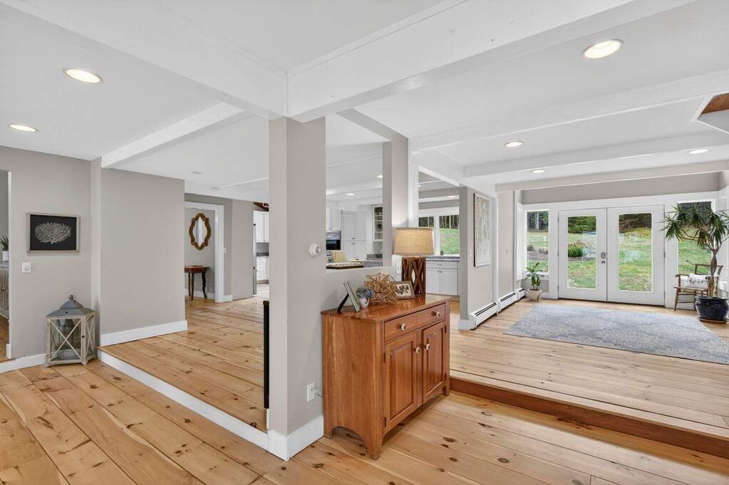 5 Bedroom Single Family Home/House's Image 15