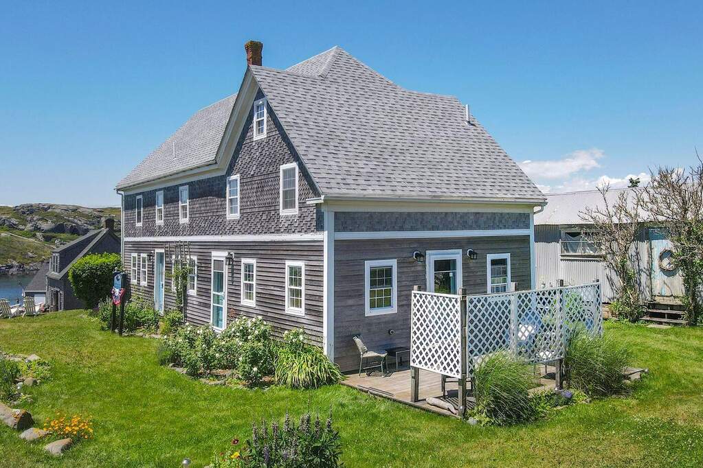 7 Bedroom Single Family Home/House's Image 19