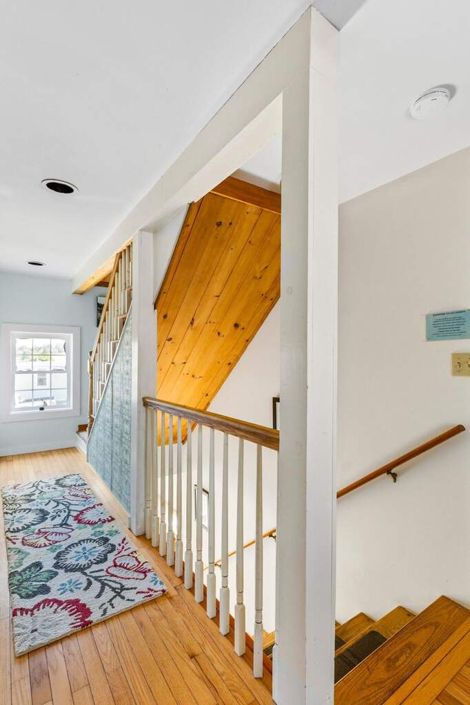 7 Bedroom Single Family Home/House's Image 5