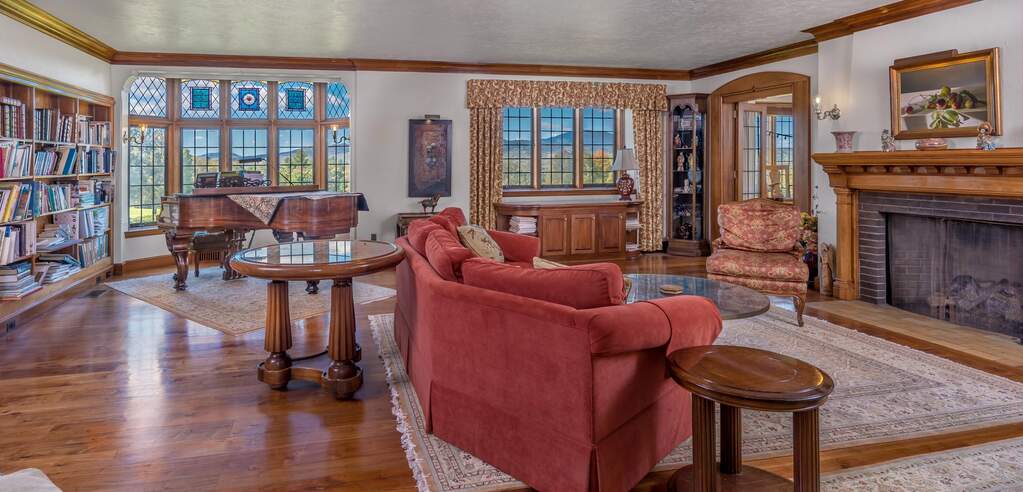 6 Bedroom Single Family Home/House's Image 17
