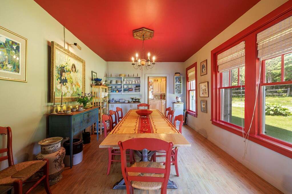 7 Bedroom Single Family Home/House's Image 12
