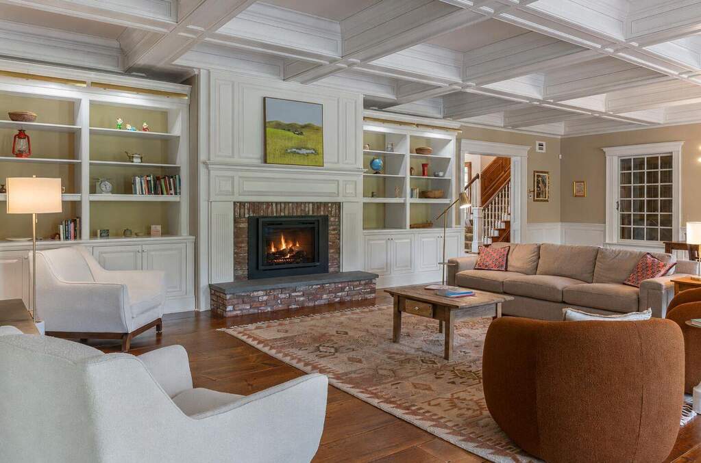 6 Bedroom Single Family Home/House's Image 10