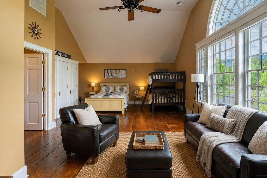 6 Bedroom Single Family Home/House's Image 22