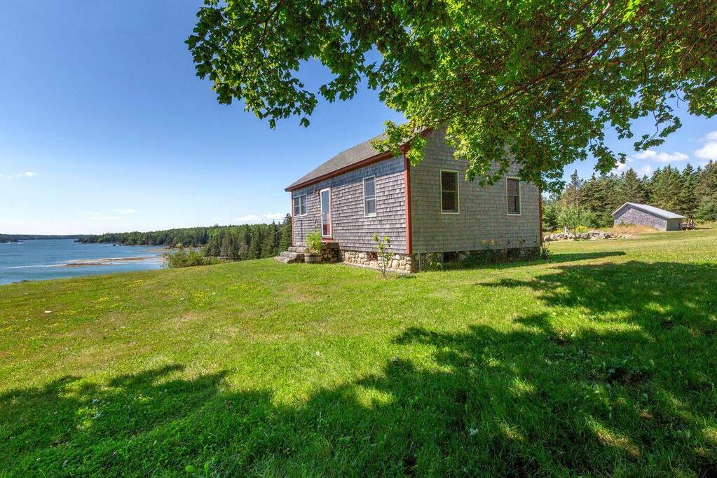10 Bedroom Single Family Home/House's Image 17