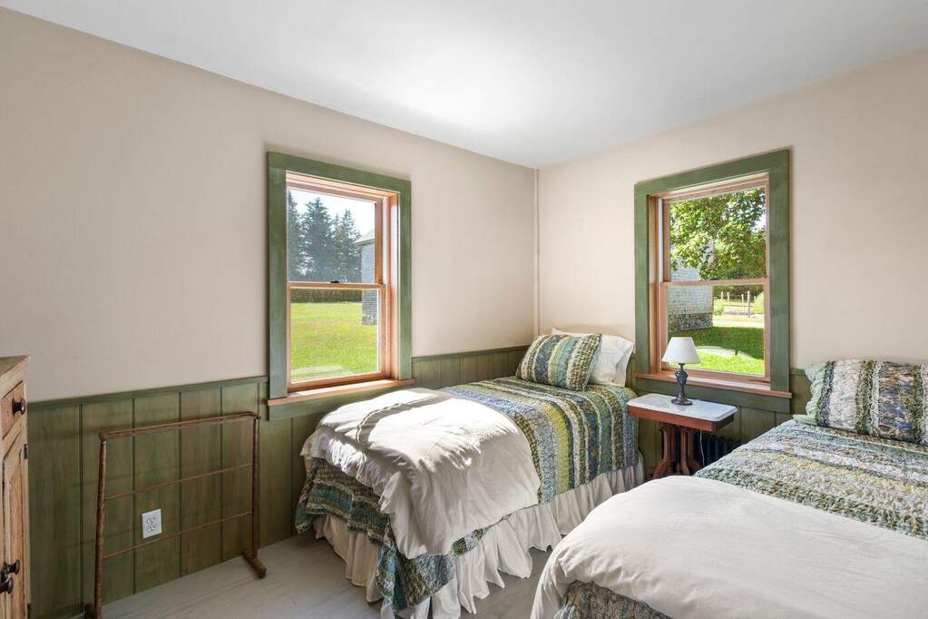 10 Bedroom Single Family Home/House's Image 19