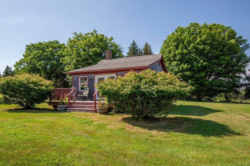 10 Bedroom Single Family Home/House's Image 21