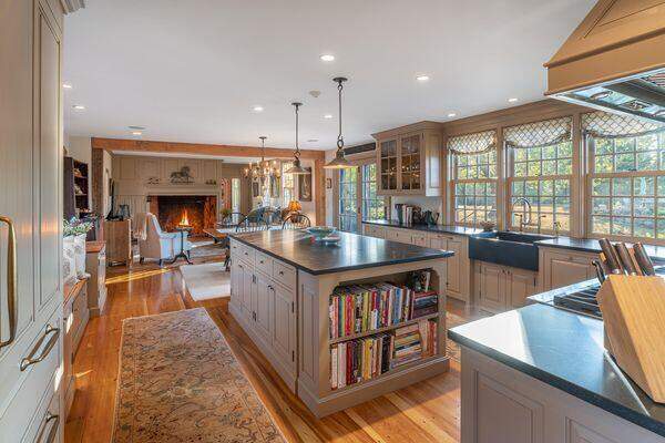 5 Bedroom Single Family Home/House's Image 9