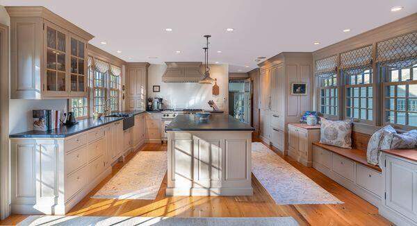 5 Bedroom Single Family Home/House's Image 12