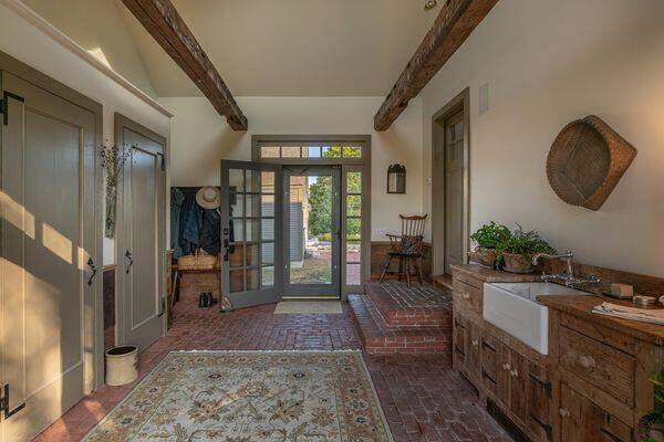 5 Bedroom Single Family Home/House's Image 14