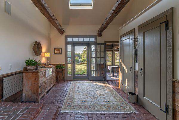 5 Bedroom Single Family Home/House's Image 15