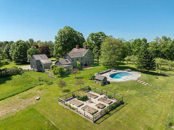 5 Bedroom Single Family Home/House's Image 25
