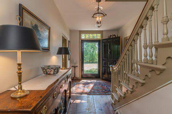 5 Bedroom Single Family Home/House's Image 3