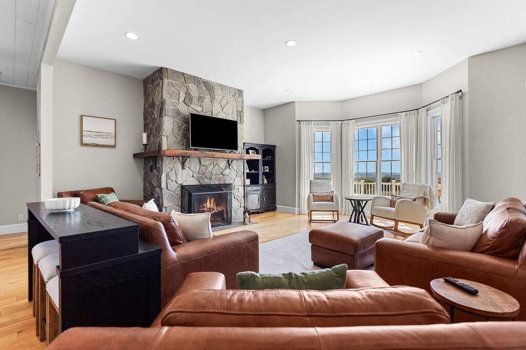 5 Bedroom Single Family Home/House's Image 9