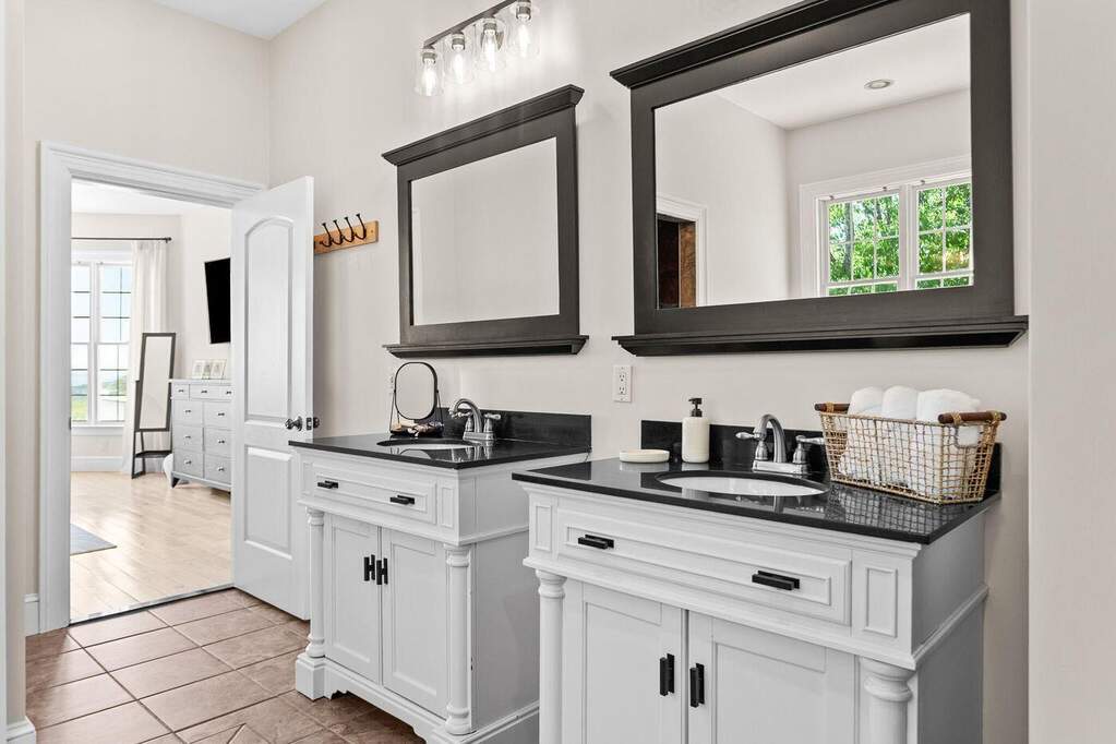5 Bedroom Single Family Home/House's Image 16